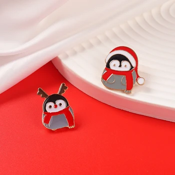 Natal Vermelho Penguin Crianças Esmalte Pin Animais Dos Desenhos Animados Das Mulheres Crianças Presente Lapela Roupas Emblema Do Chapéu, Mochila, Jóias Por Atacado